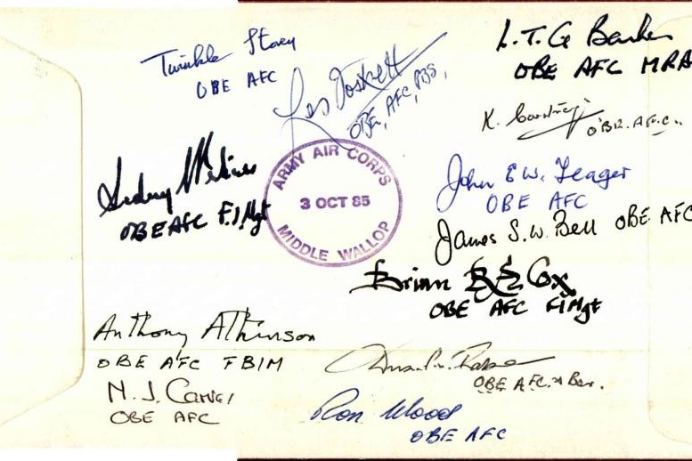 Order of the British Empire OBE cover Signed 12 OBE holders