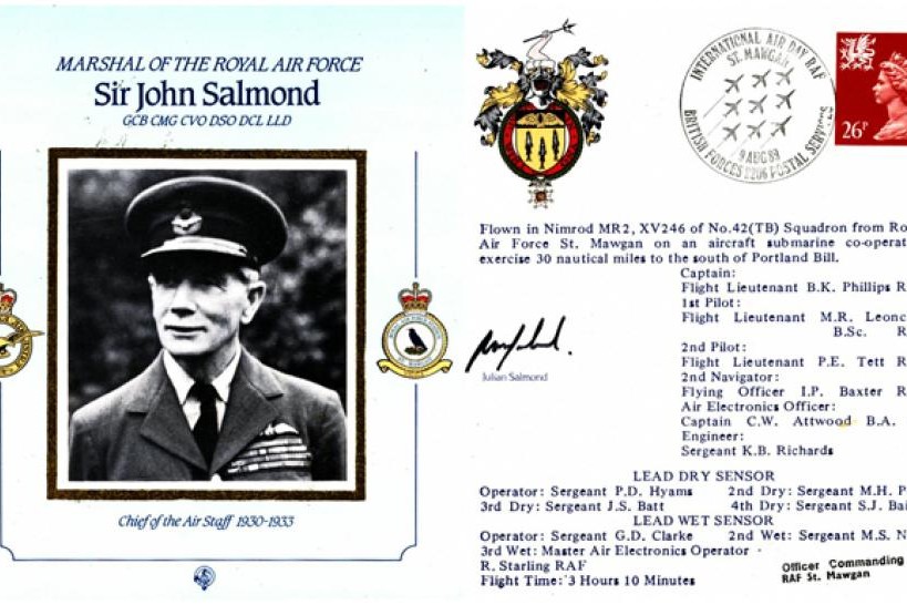 Commanders cover Sgd Julian Salmond